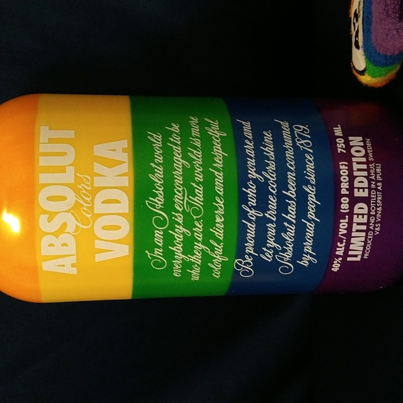 Limited Edition Absolut Vodka Colors Skin 1 Litre - Rainbow Pride Bottle Cover - Picture 2 of 6
